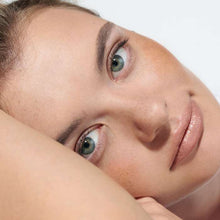 Carica l'immagine nel visualizzatore di Gallery, Lip to cheek