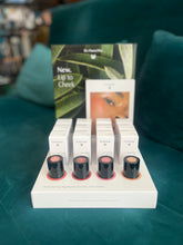 Carica l'immagine nel visualizzatore di Gallery, Lip to cheek