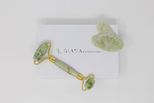 Carica l'immagine nel visualizzatore di Gallery, SET GUA SHA E ROLLER IN GIADA VERDE CHIARO