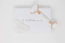 Carica l'immagine nel visualizzatore di Gallery, SET GUA SHA E ROLLER IN GIADA BIANCA