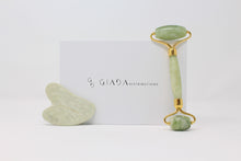 Carica l'immagine nel visualizzatore di Gallery, SET GUA SHA E ROLLER IN GIADA VERDE CHIARO