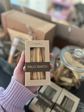 Carica l'immagine nel visualizzatore di Gallery, Confezione legnetti palo santo