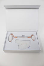 Carica l'immagine nel visualizzatore di Gallery, SET GUA SHA E ROLLER IN GIADA BIANCA